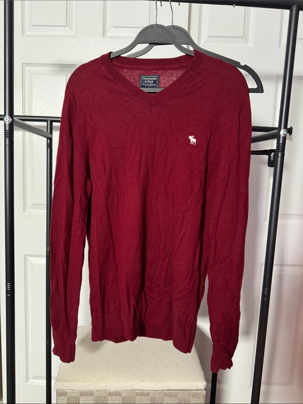 Abercrombie & Fitch Men's V-Neck Sweater in Wine